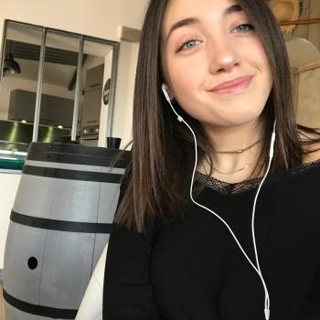 Babysitter in Annay: Flavie