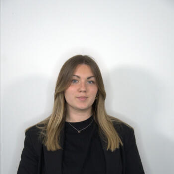 Babysitter in Vitry-aux-Loges: Justine