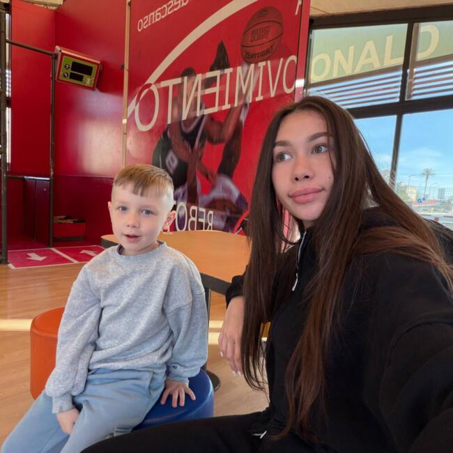 Trabajo de canguro en Puig: Любовь