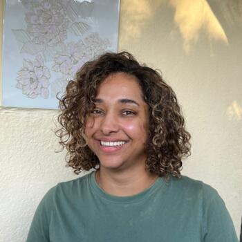 Babysitter em Almada: Mayara