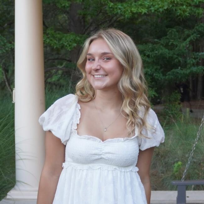 Babysitter in Johns Creek: Maya