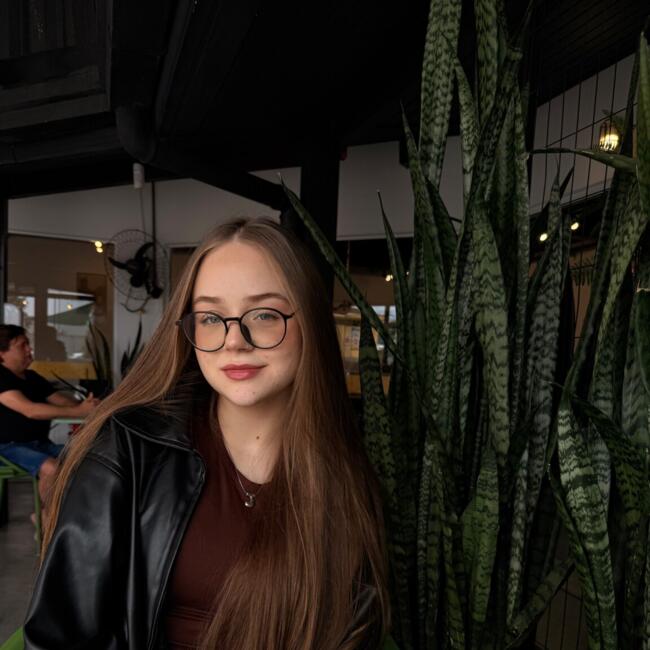 Babysitter in Joinville: Julia