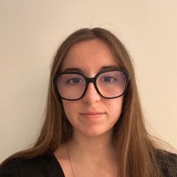Babysitter in Pont-l'Abbé-d'Arnoult: Eloïse