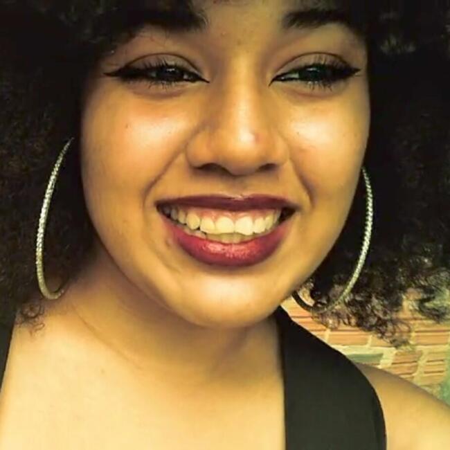 Babysitter in São Luís: Ana