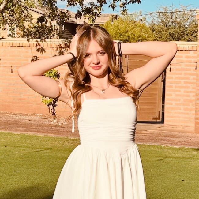 Babysitter in Glendale: Taylor