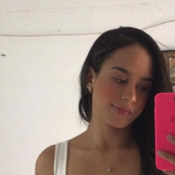 Babysitter in Montreuil: Brenda