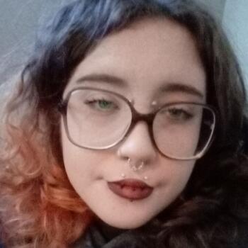 Baby-sitter in Saskatoon: Gray