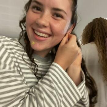 Babysitter in Townsville: Kira