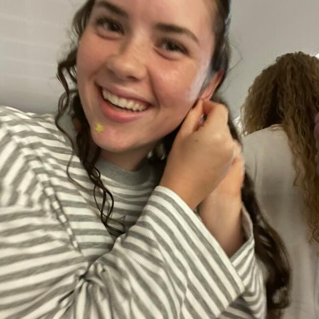 Babysitter in Townsville: Kira