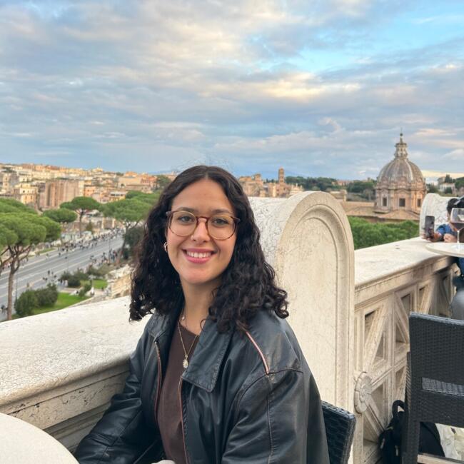 Babysitter in Belas: Márcia