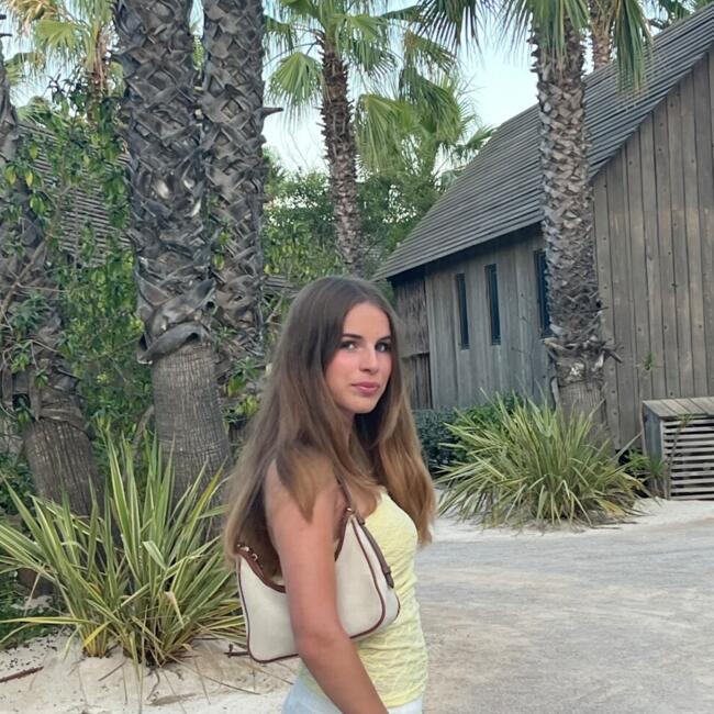 Babysitter in Mortsel: Emilia