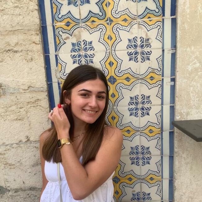 Babysitter in Châlons-en-Champagne: Louba