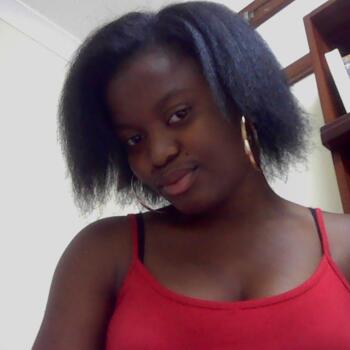 Babysitter em Santa Iria da Azóia: Helena