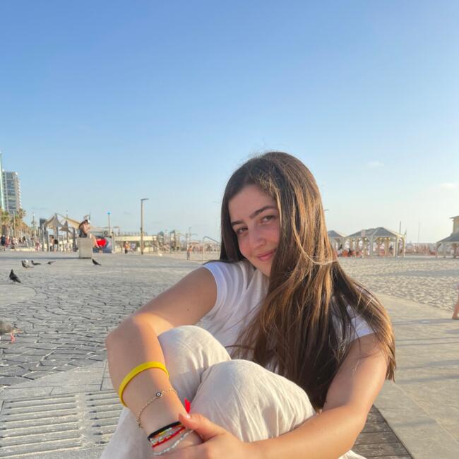 Babysitter in Melbourne: Andrea