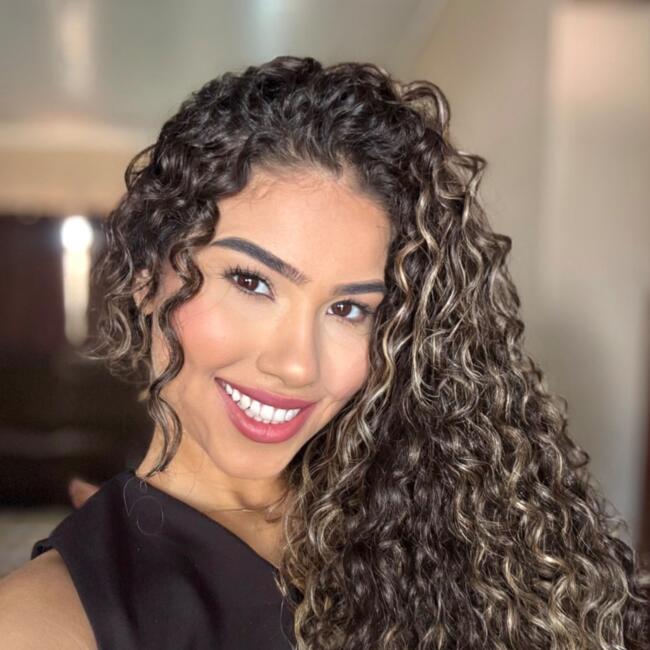 Babysitter in Pirapozinho: Julia