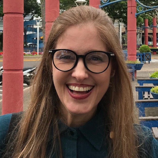 Babá em Gramado: Kênia