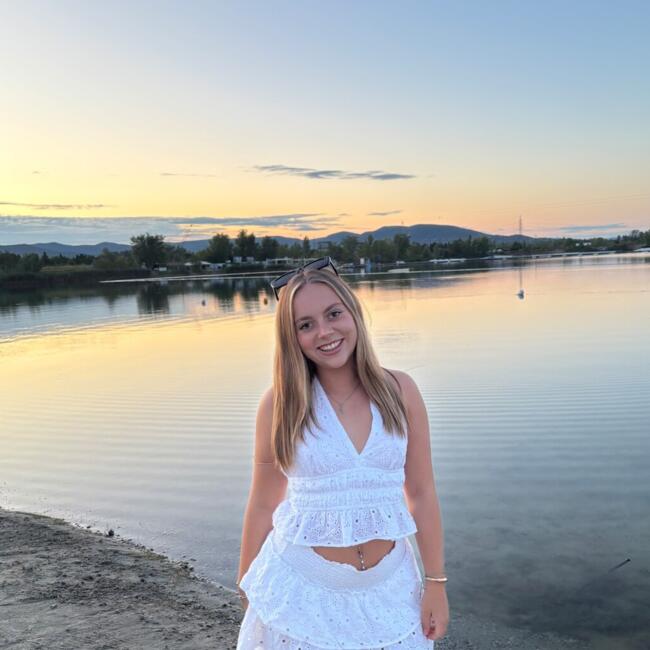 Babysitter in Marbella: Evie Thomas