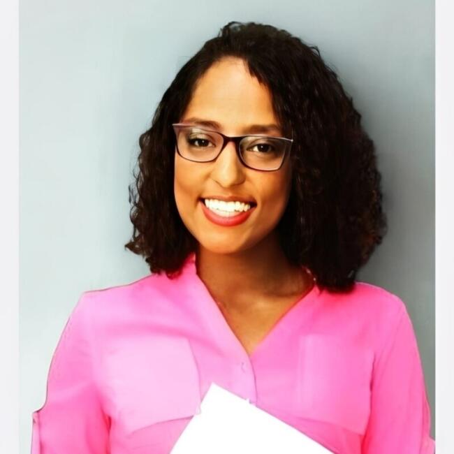 Babá em Elias Fausto: Thais