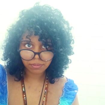 Babysitter Salvador: Emilly