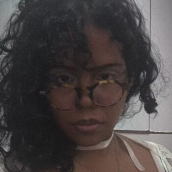 Babysitter Salvador: Emilly