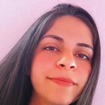 Babysitter in Escada: Flávia