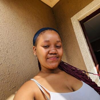 Babysitter in Khayelitsha: Lisakhanya