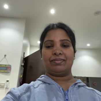 Babysitter Riyadh: Dina