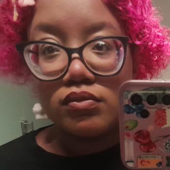 Babysitter in Dix Hills: Siera