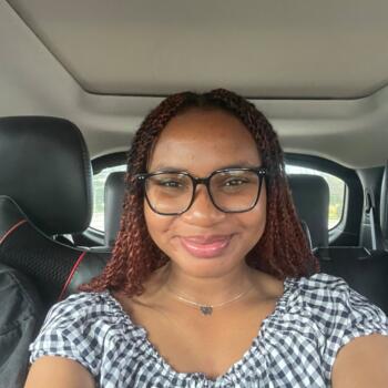 Babysitter Oshawa: Nwolisa