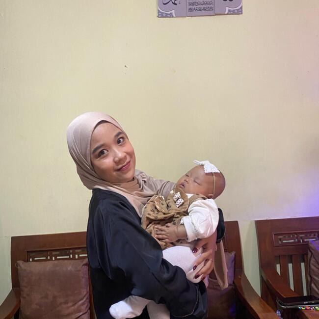 Babysitter in Jakarta: Riska