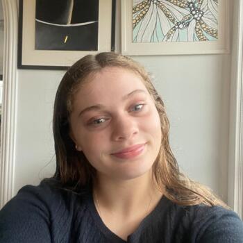 Babysitter in Dunedin: Violet