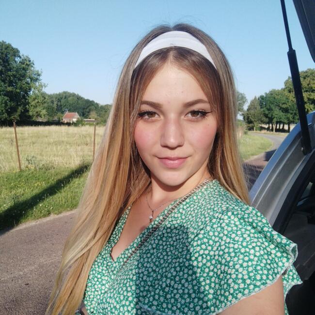 Babysitter in Moreuil: Eva