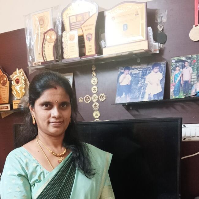 बंगलौर में बेबीसिटर: Varalakshmi