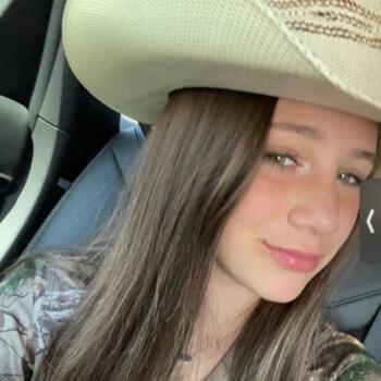 Babysitter in Conroe: Leah