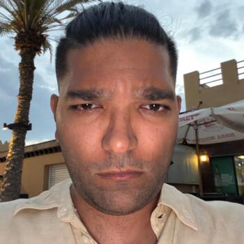 Babysitting job in Ras al-Khaimah: babysitting job Vaibhav