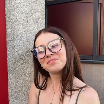 Babysitter Sainte-Sabine-sur-Longève: Clara