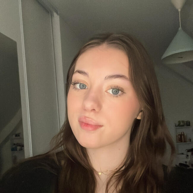 Babysitter in Canisy: Emma