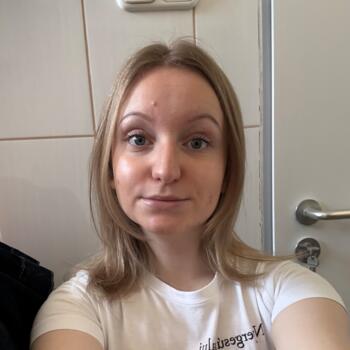 Bébiszitter Lábatlan területén: Adrienn