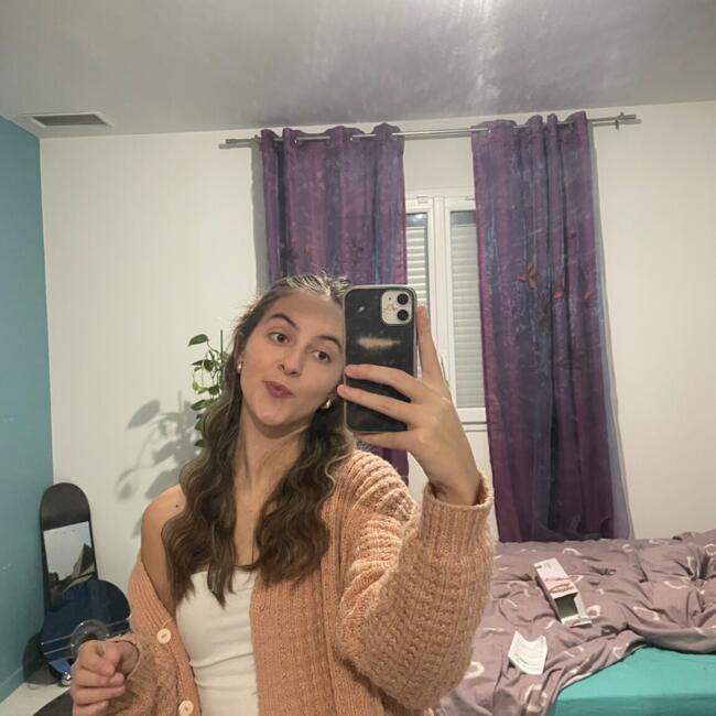 Babysitter in Les Avenières: Maëva