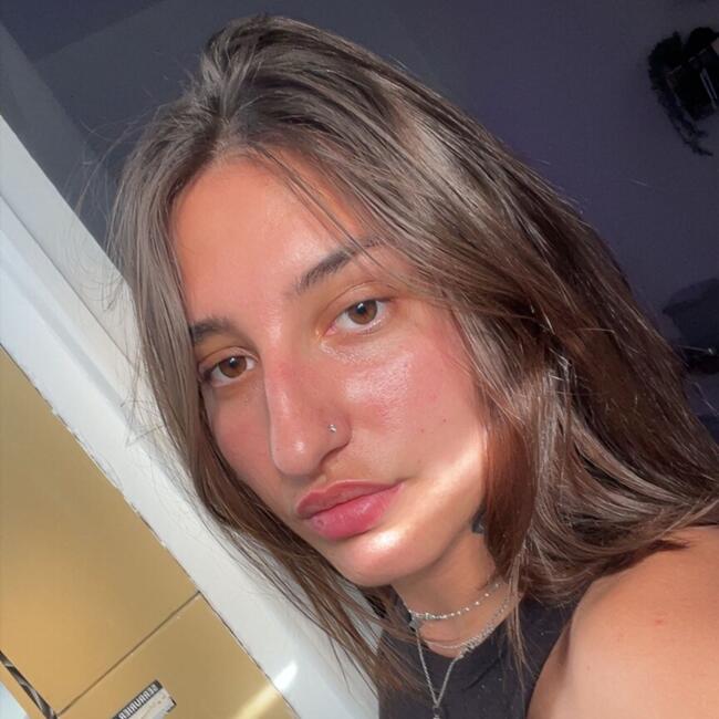 Babysitter in La Garde: Amandine