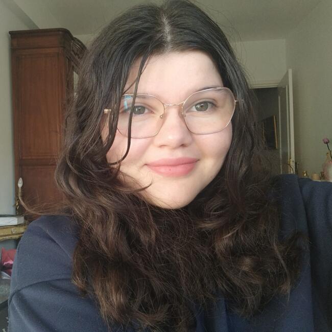 Babysitter in Saint-Jean-de-Braye: Ana