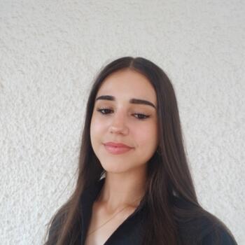 Niñera en Puebla de Vallbona: Julia