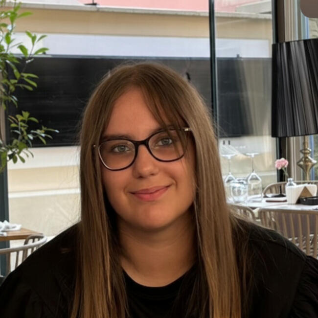 Babysitter in Chapelle-lez-Herlaimont: Mara
