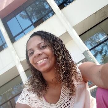 Babysitter Queimados: Marcelle