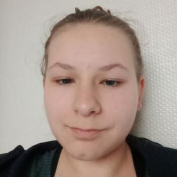 Babysitter in Villedieu-les-Poêles: Lea