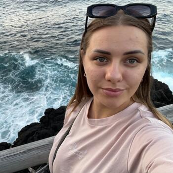 Bonă în Бэлць: Ana-Maria