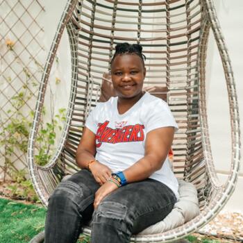 مربية أطفال دبي: Constance