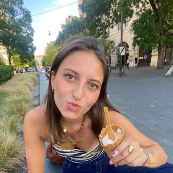 Babysitter in Angers: Shana