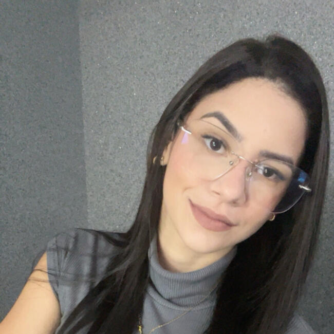 Emprego de babá em Brasília: Camilla