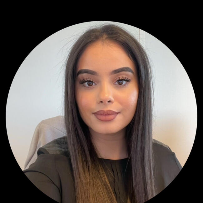 Babysitter in Saint-Ouen: Kahina